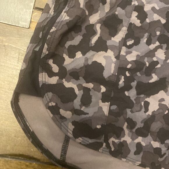 Athleta Running Free Printed Short Refracted Camo Athletic Quick Dry 3.5” Small - Picture 3 of 5